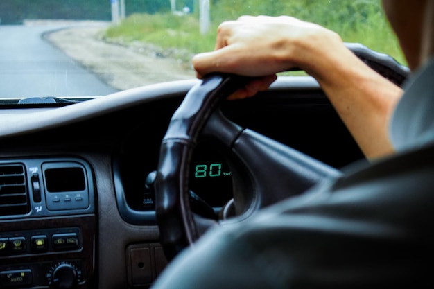 Steering wheel speed 80 km h closeup