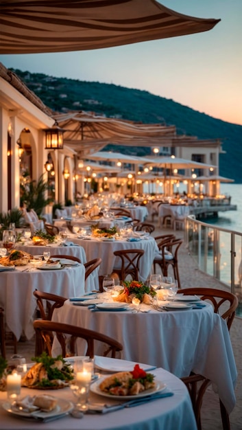 Stel je een hotelrestaurant aan het strand voor