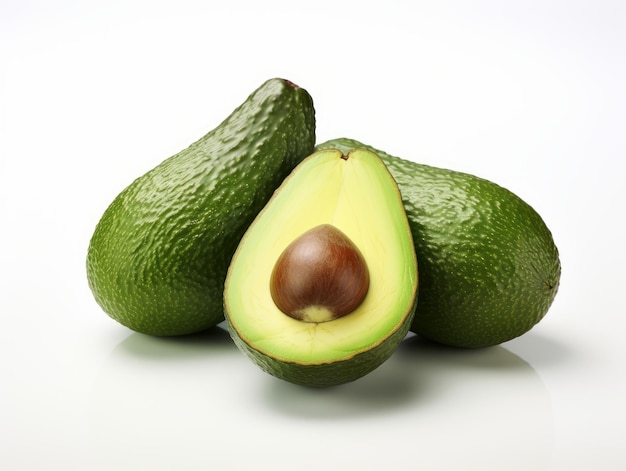 Stelletje avocado geïsoleerd op een witte achtergrond