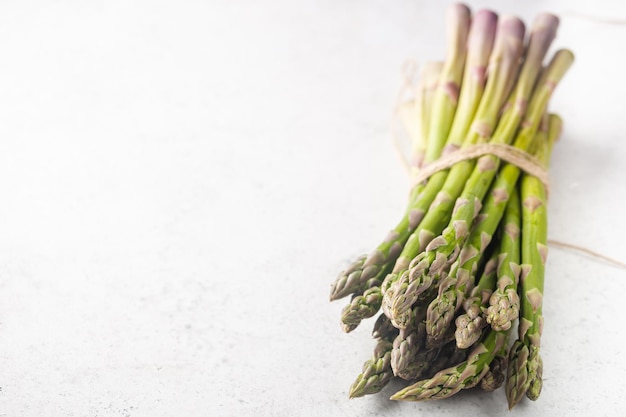 Stelletje verse groene asperges