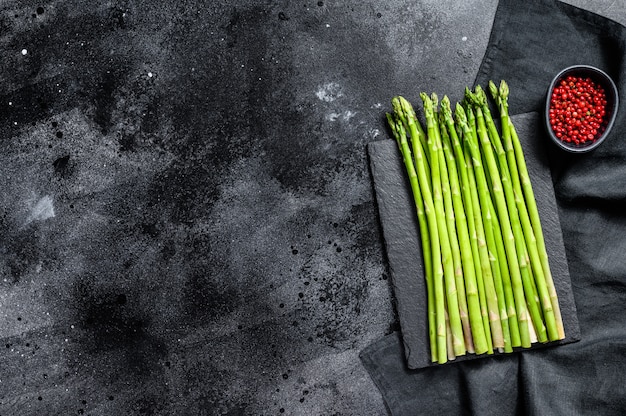 Stelletje verse groene asperges