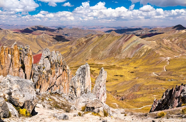 Stenen bos bij Palccoyo Rainbow Mountains in Peru