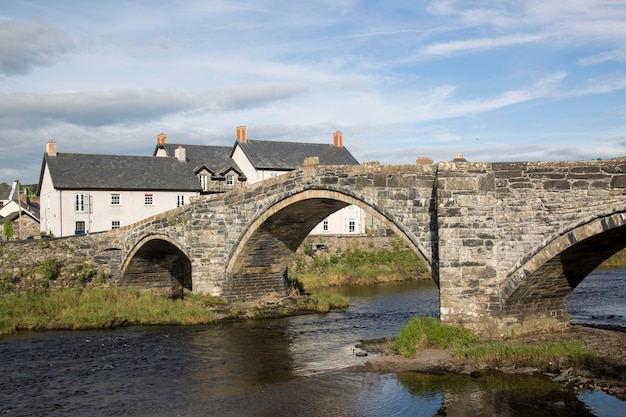 Stenen brug en rivier in Conway, Llanrwst, Wales, Verenigd Koninkrijk