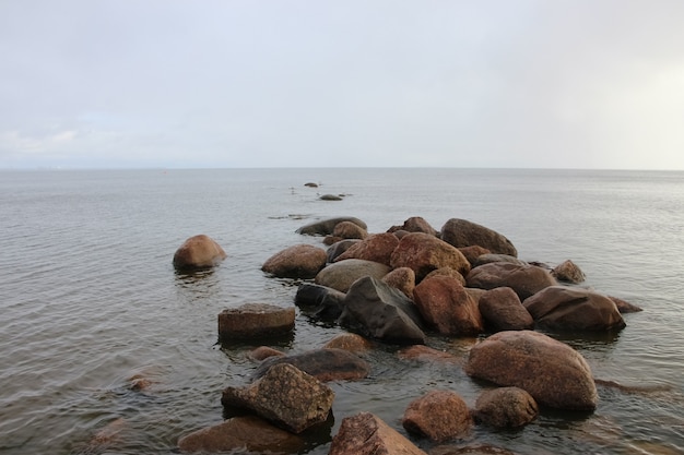 stenen in de baai landschappen Beelden die Wanderlust inspireren