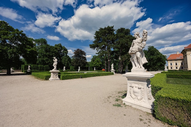 Stenen monumenten van kasteel Slavkov, ook bekend als kasteel Austerlitz, is een barok paleis in Slavkov u Brna, Tsjechië