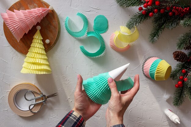 Step 3. Making a Christmas tree with your own hands from a cupcake mold.