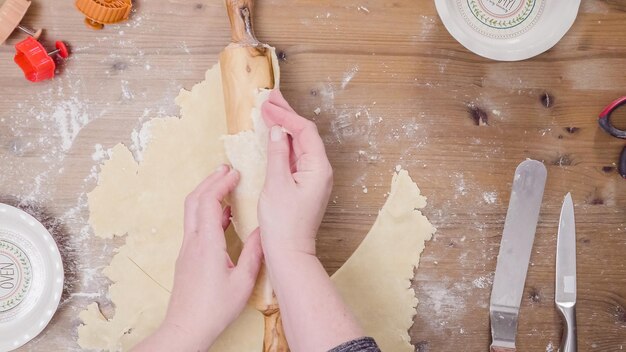 ステップバイステップ。パイ生地を一から作り、パンプキンパイを焼きます。