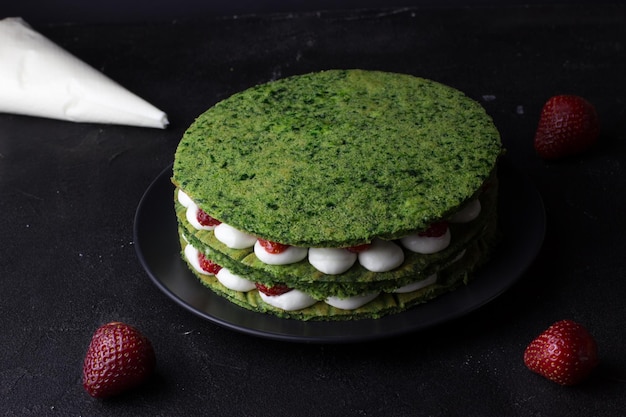 Step-by-step preparation of green cake from spinach and strawberries. Step 5