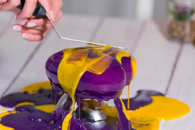 사진 거울 유약으로 무스 케이크를 만드는 단계별 과정 프랑스 디저트 요리