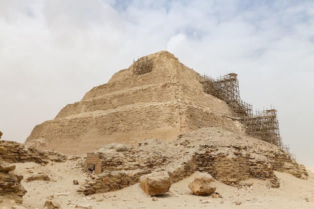 Ступенчатая пирамида в некрополе Саккара, Каир, Египет