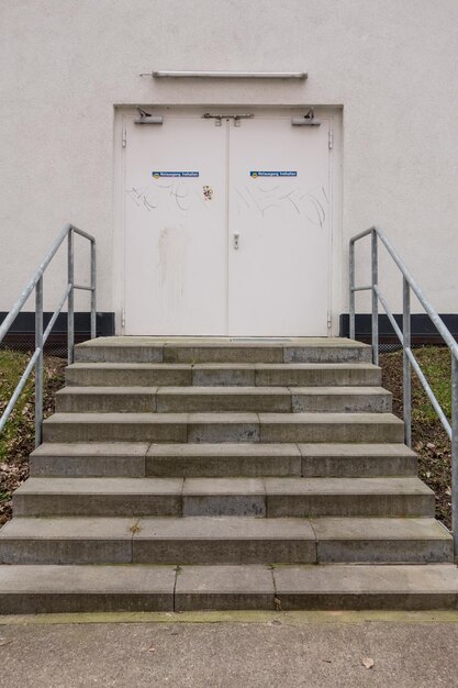 Photo steps leading towards closed warehouse