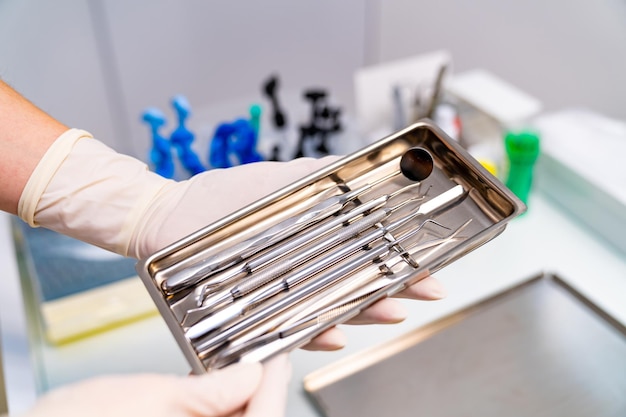 Foto sterile apparatuur voor medische chirurgie instrumenten voor noodgevallen ziekenhuistechnologieën