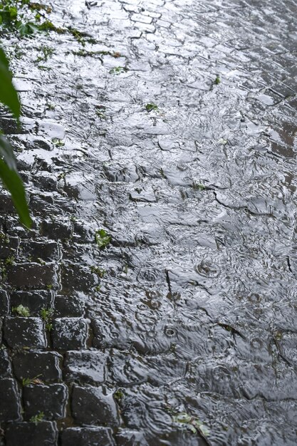 Foto sterke regen in de stad.