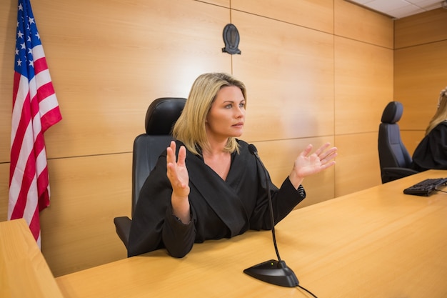 Судья Штерна, выступая перед судом