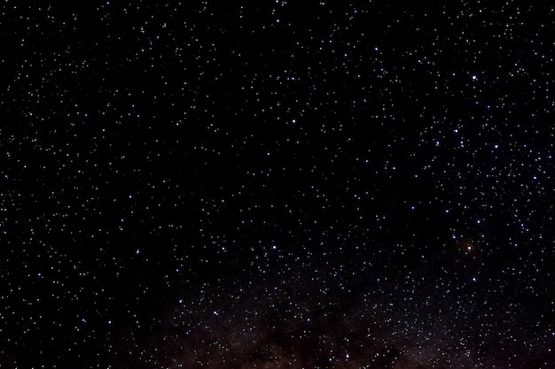 Sterren en melkweg heelal hemel nacht universum zwarte sterrenhemel van glanzend starfield