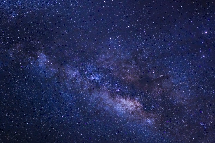 Foto sterrenrijke nachthemel en melkweg met sterren en ruimte stof in het universum