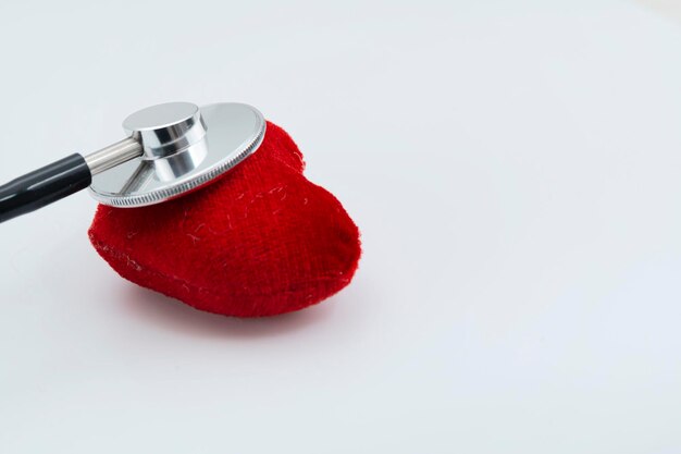 Stethoscoop en rood hart heart check