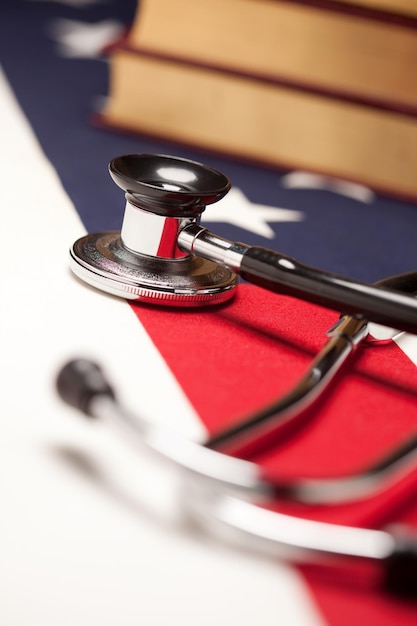 Photo stethoscope and books on american flag