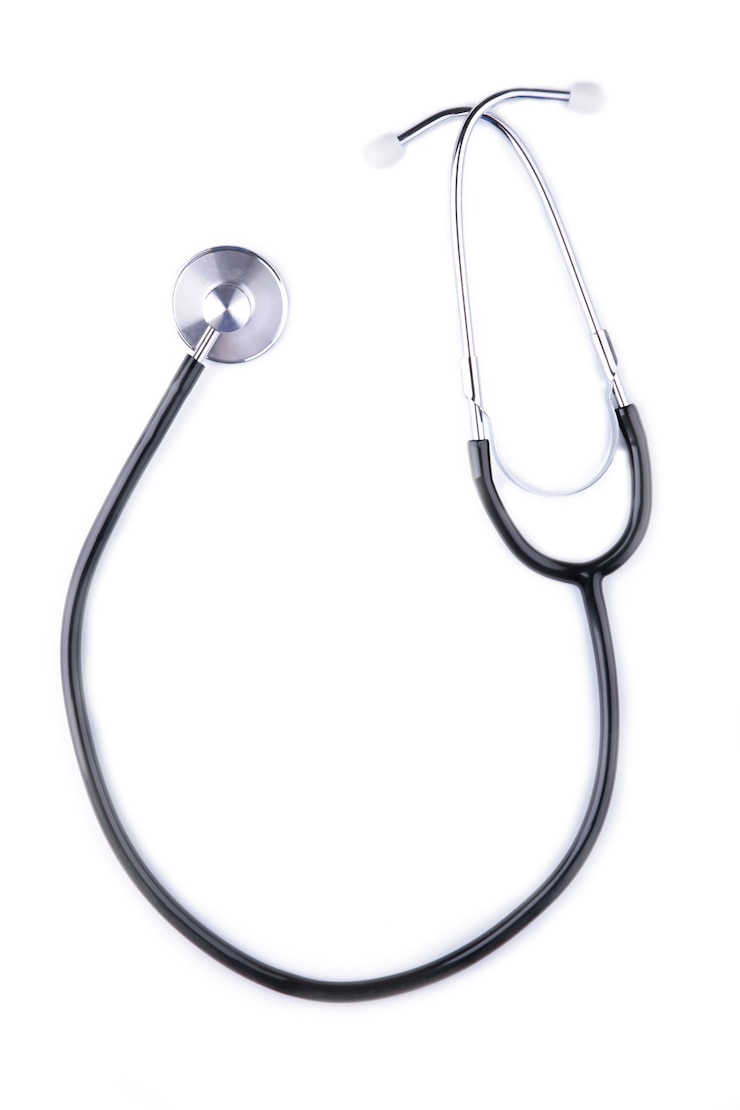 Photo stethoscope isolated on white 