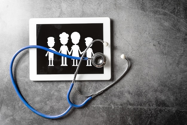 Photo stethoscope and tablet on floor, healthy concept