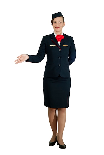 Foto hostess su sfondo bianco, sorridente, mostrando la mano a sinistra, isolata