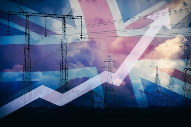 Stijgende pijl tegen de Britse vlag en het silhouet van de hoogspanningslijn en de stormachtige lucht Groei van de elektriciteitsprijs Energiecrisis in het VK Toenemend elektriciteitsverbruik Tekort aan elektriciteitsopwekking Enorme stroomkosten