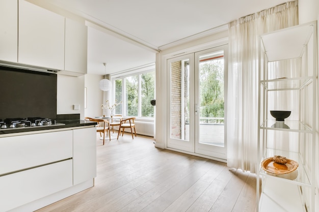 Stijlvol minimalistisch accommodatieontwerp in luxe huis