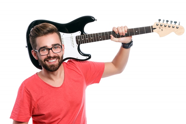 Stijlvolle man met een gitaar