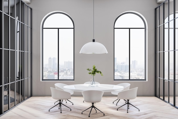 Stijlvolle vergaderruimte in zonnig klassiek kantoor met uitzicht op de stad vanuit gebogen ramen, witte glanzende ronde tafel en stoelen rond parketvloer en moderne lamp vormen de top 3D-weergave
