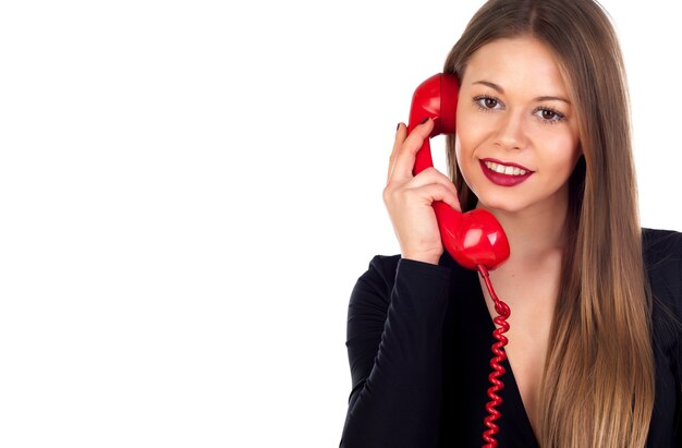 Foto stijlvolle vrouw met een rode telefoon