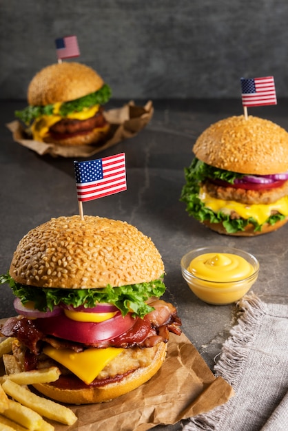 Foto natura morta di delizioso hamburger americano