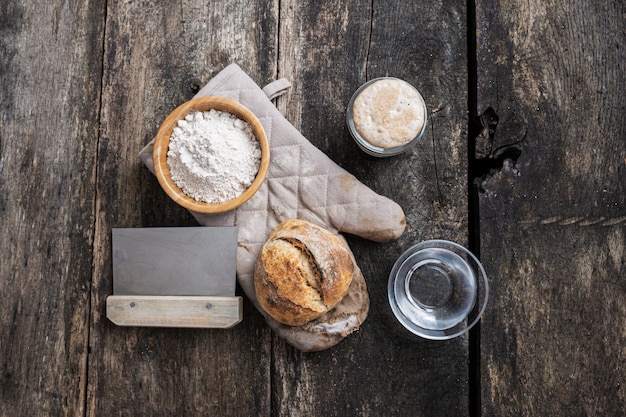 Still life di pane e ingredienti fatti in casa