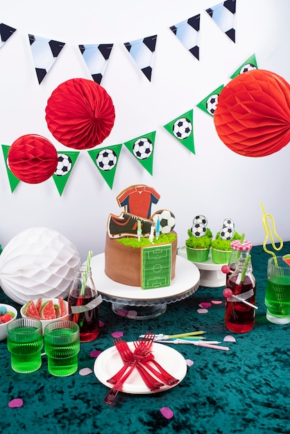 写真 サッカーファンの誕生日をテーマにしたパーティーの静物