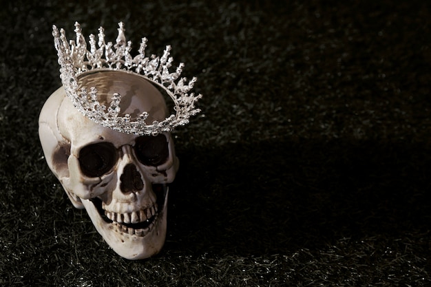 Photo still life of ruler crown