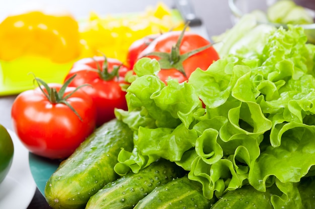 プレートのクローズアップで野菜の静物