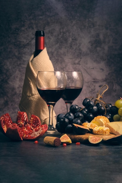 Still Life 와인, 다양한 치즈, 과일