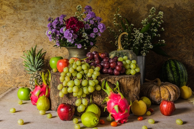 Photo still life with fruits.