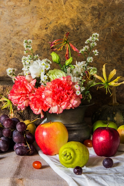 Foto natura morta con frutta.