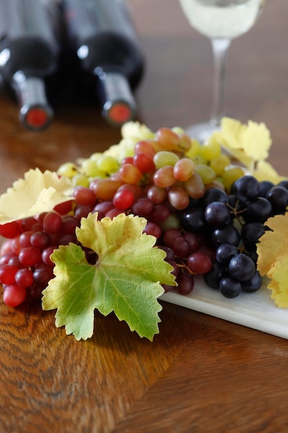 Photo still life with grapes and wine