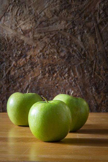 写真 緑色のリンゴの静物