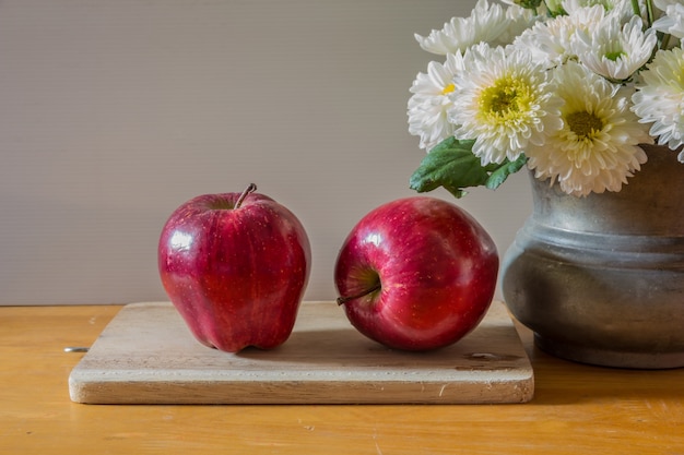 Still life with red apples 