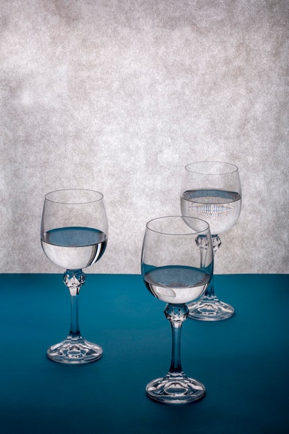 Натюрморт с тремя стаканами жидкости