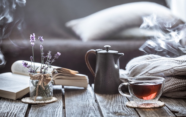 stilleven thee drinken in de woonkamer