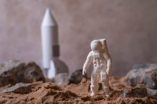 Foto stillevenruimtecompositie met astronaut