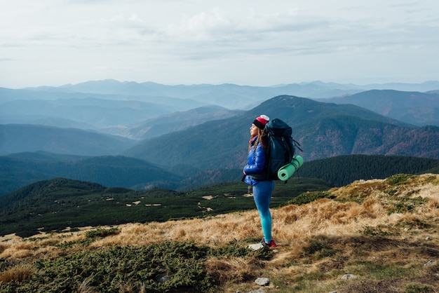 Stilte en eenheid met de natuur. Wandelen in de bergen van Georgië