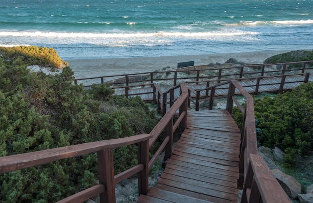 Stintino strand la pelosa in een zonnige winderige dag