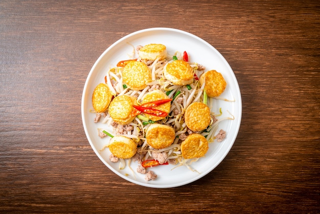 콩나물 볶음, 계란 두부, 다진 돼지 고기-아시아 음식 스타일