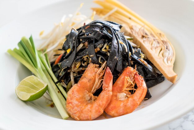 stir-fried black spaghetti with shrimp