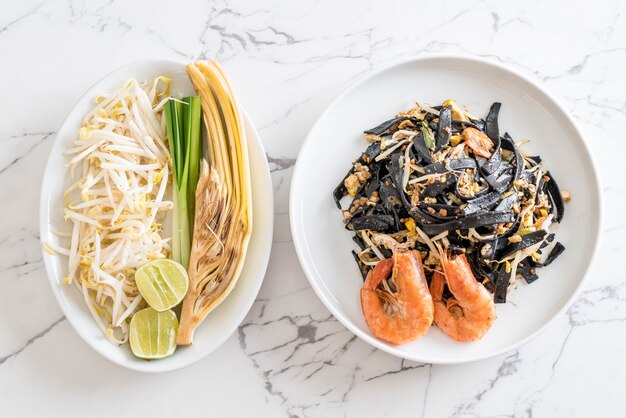 stir-fried black spaghetti with shrimp