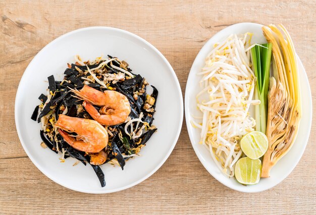 stir-fried black spaghetti with shrimp